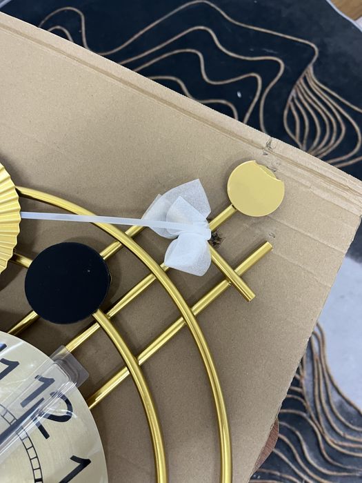 часы новые но со сколом