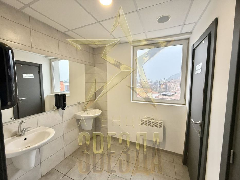 Голям офис в центъра