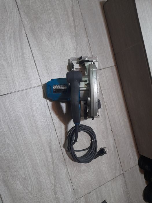 Circular Makita HS 7611
1600 wați
Funcționează foarte bine.
Filmare pe