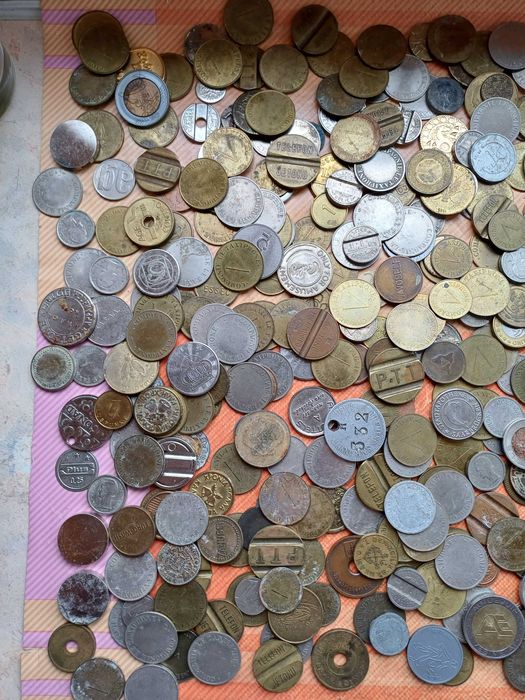 Огромен лот жетони