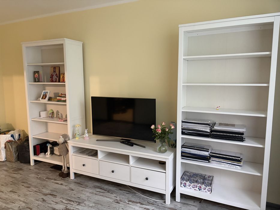 Comoda TV + două corpuri de bibliotecă Ikea