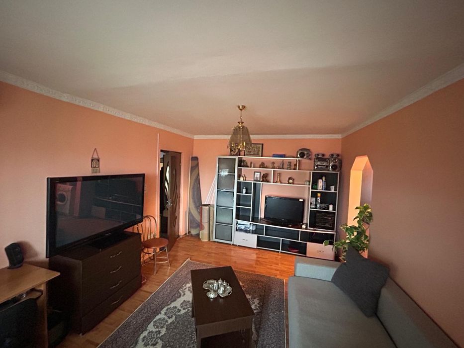 Vand apartament cu 2camere