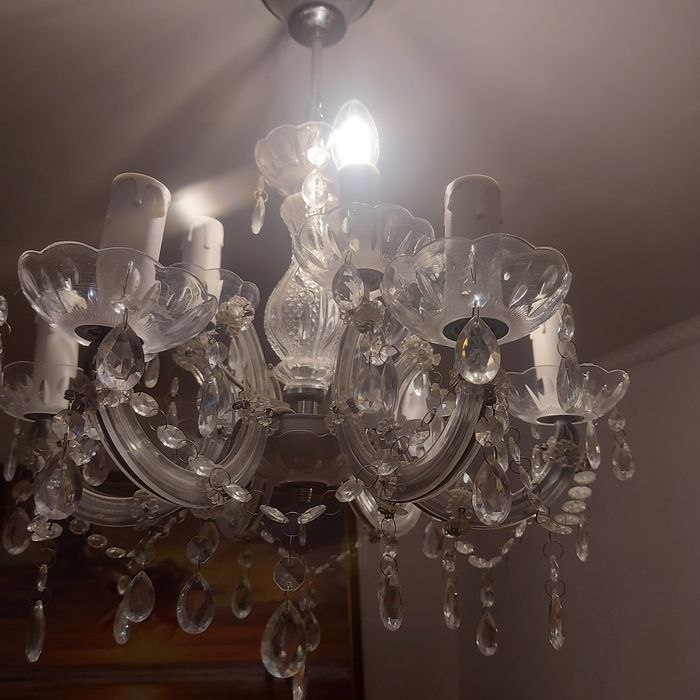 Продавам полилей