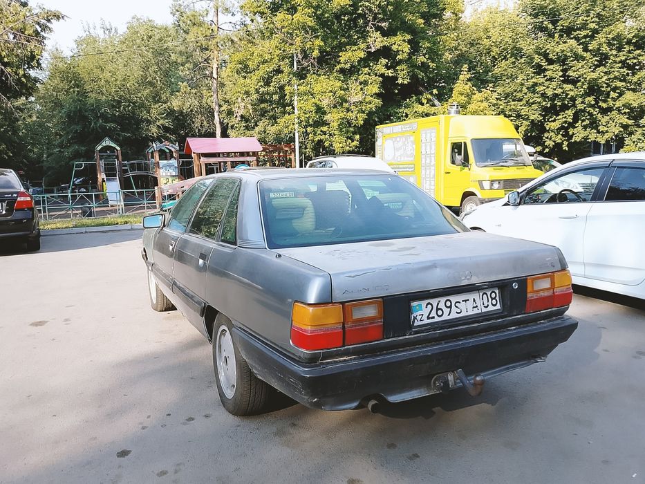 Ауди 100 2.3  срочно
