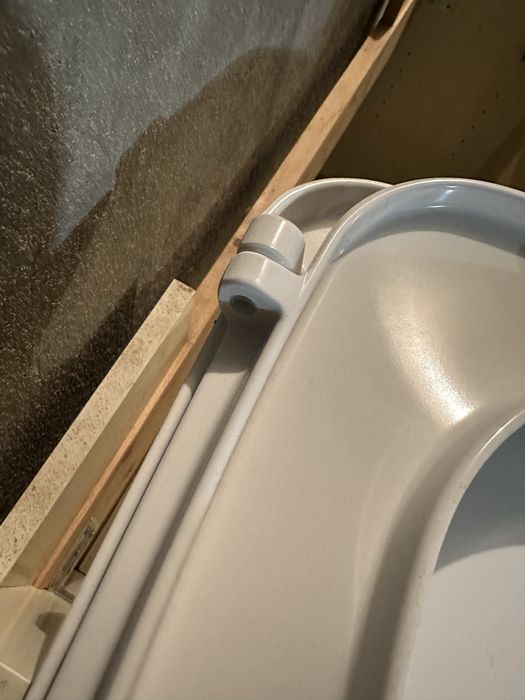 Тоалетна седалка – чисто нова, без панти