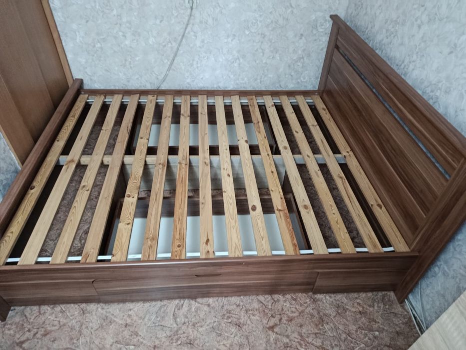 Продам большую кровать