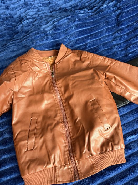 Продам куртки детские