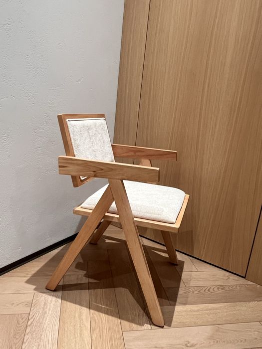 Продам новые стулья