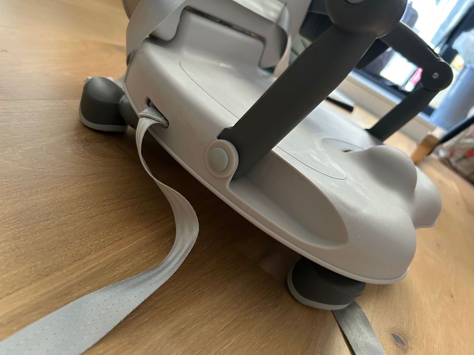 Scaunel bebe masa NOU