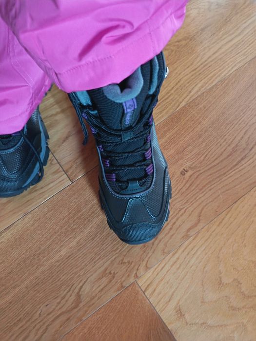 Costum schii cu bocancii columbia