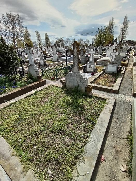 Loc de veci cimitirul rosu(dudu)