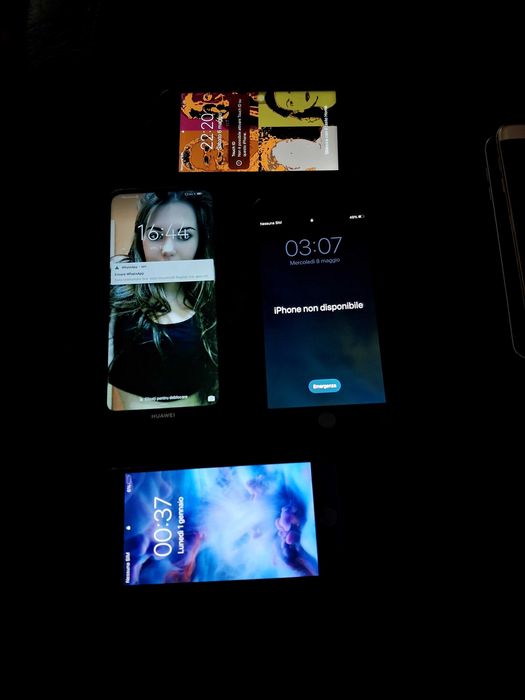 Vând lot de 12 telefoane