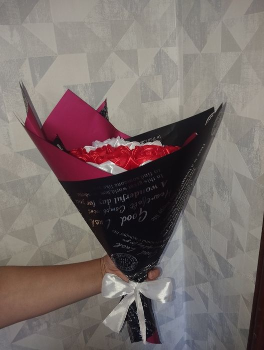 букет из атласной ленты