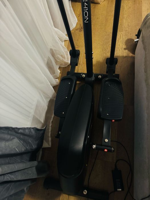 Bicicletǎ eliptica magnetica TECHFIT E410N