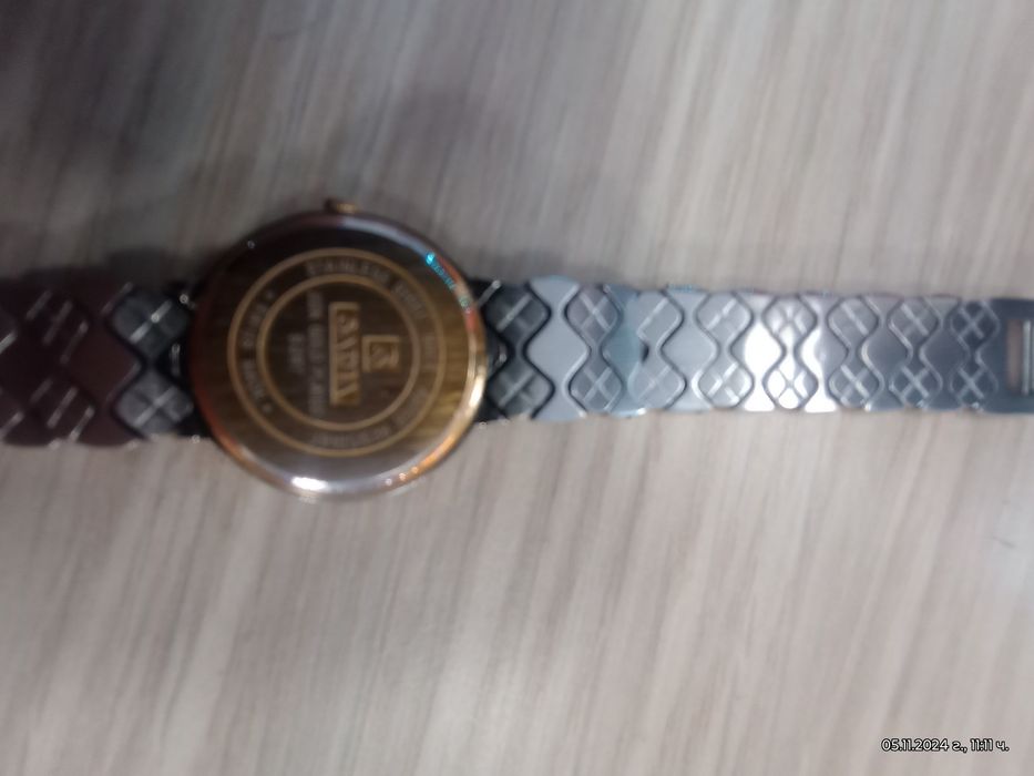 Позлатен швейцарски  дамски часовник