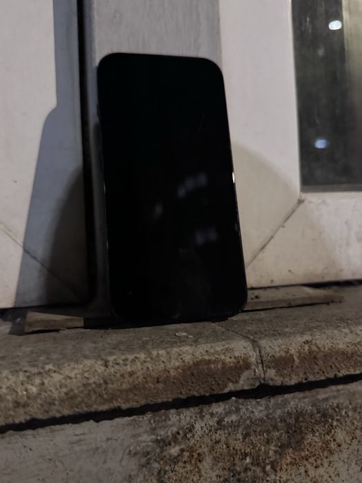 телефон iPhone 16