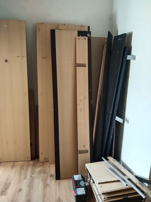 Шкаф и кровать в разобранном виде,  самовывоз. Бесплатно