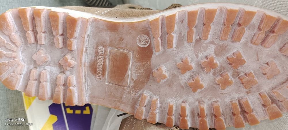 Продам навыйе ботинки