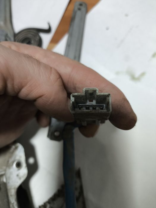 Honda CR-V RD1 правый стеклоподъемник