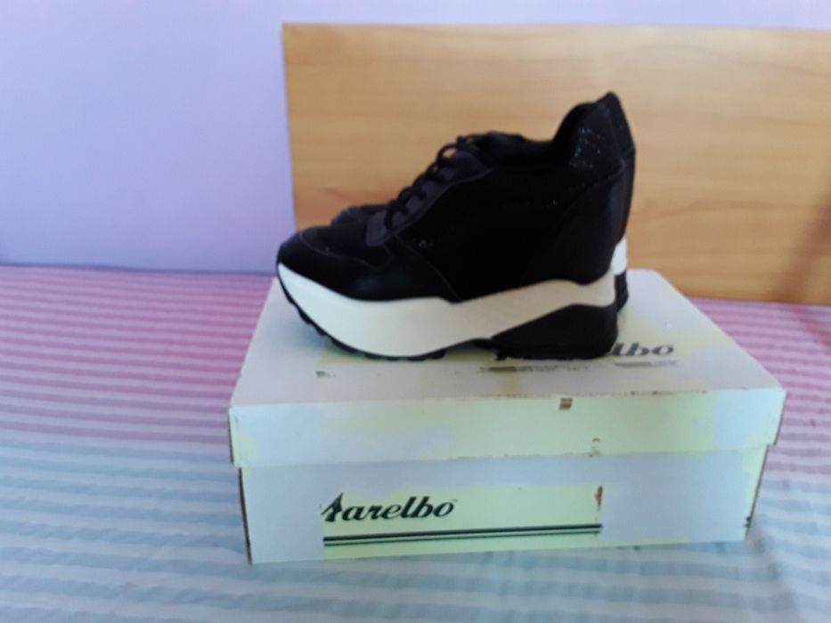 Vând Adidași Damă Platforma Mărimea 37 Italia