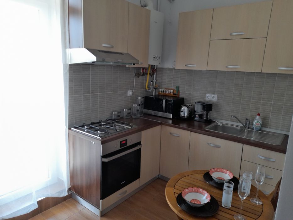 Ofer spre închiriere garsoniera decomandat modern