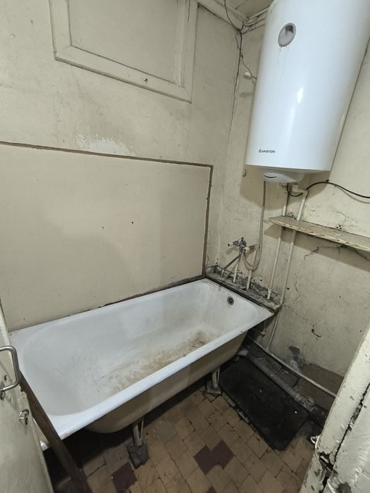 Спутник 8. Дом 22.  2 х комнатную квартиру без ремонта . Аренда . 1/2