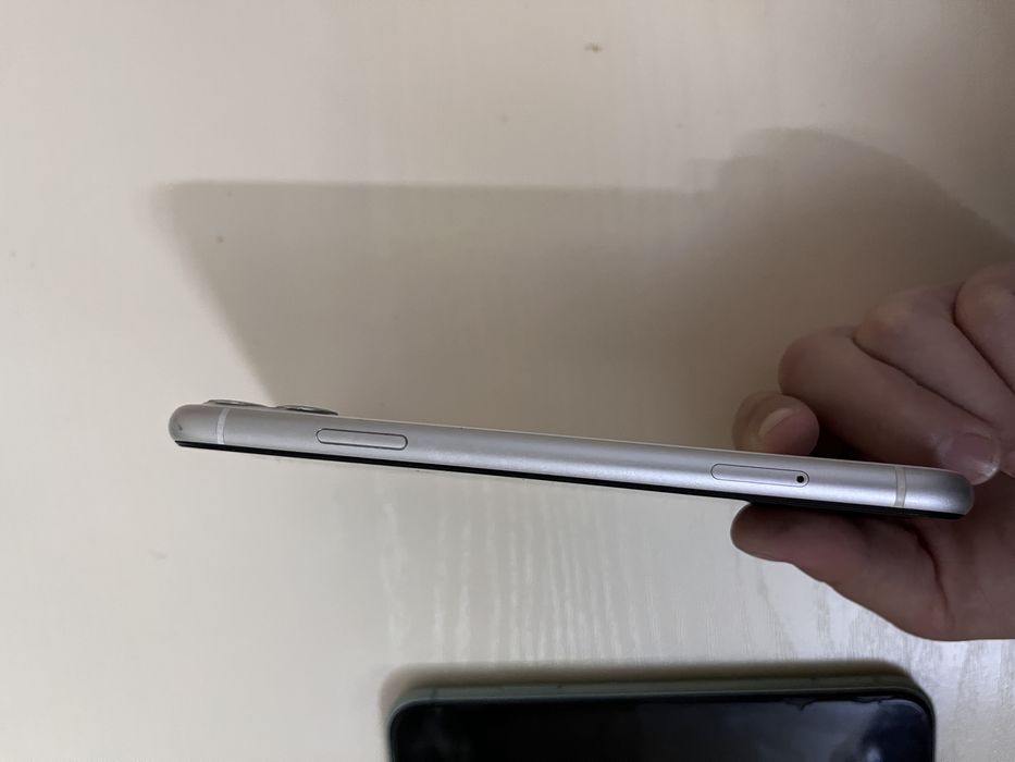 iPhone 11 128 гб зеленный,белый