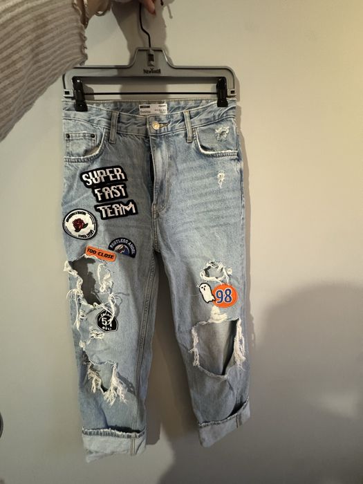 Накъсани дънки Bershka