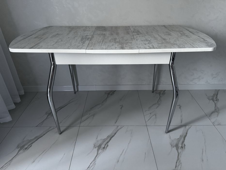 Продам кухонный стол