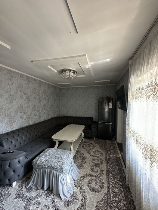 Hovli 4 xona 1 sotih sredniy remont sotiladi