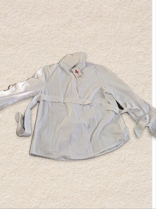 Блузка белая с ремнём