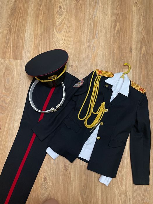 Продам кадетскую парадную форму