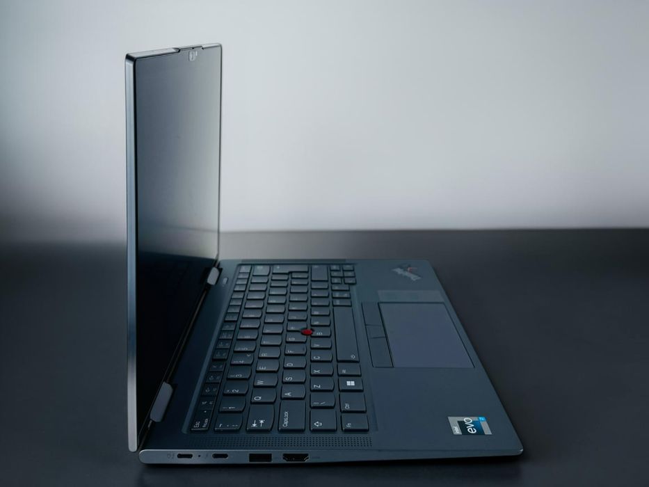 Лаптоп Lenovo ThinkPad X1 Yoga Gen 8 14" Touch i7-1355u 16GB LPDDR5 512GB Гаранция!