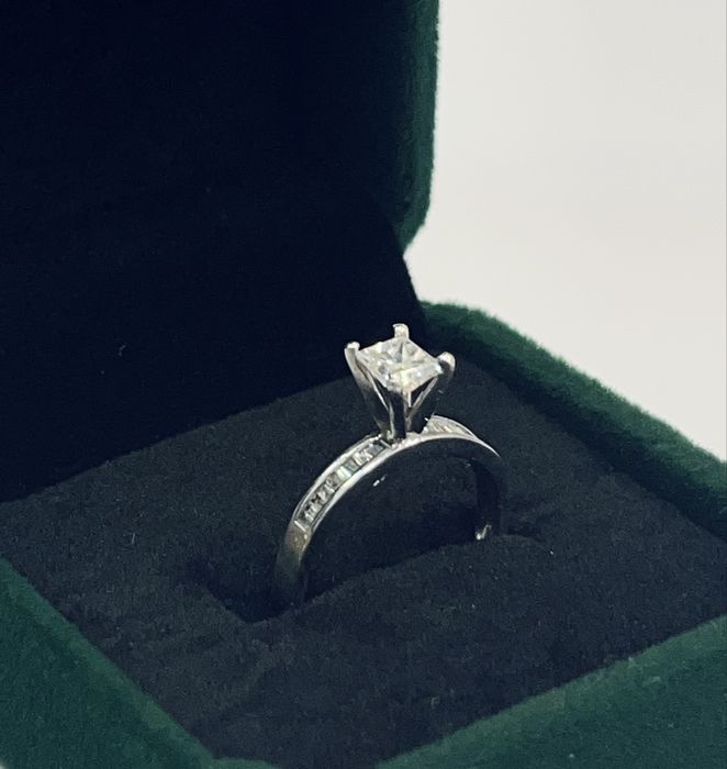 Пръстен бяло злато и бирилянти