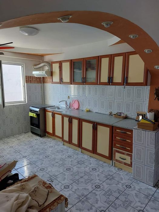 Vand sau schimb apartament