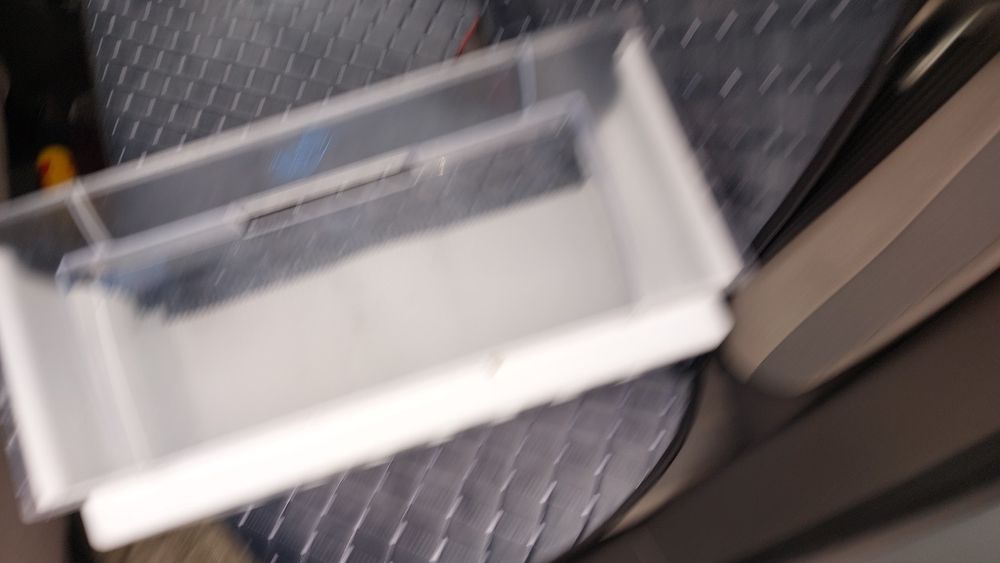 Продам-Все полки от холодильника индезит