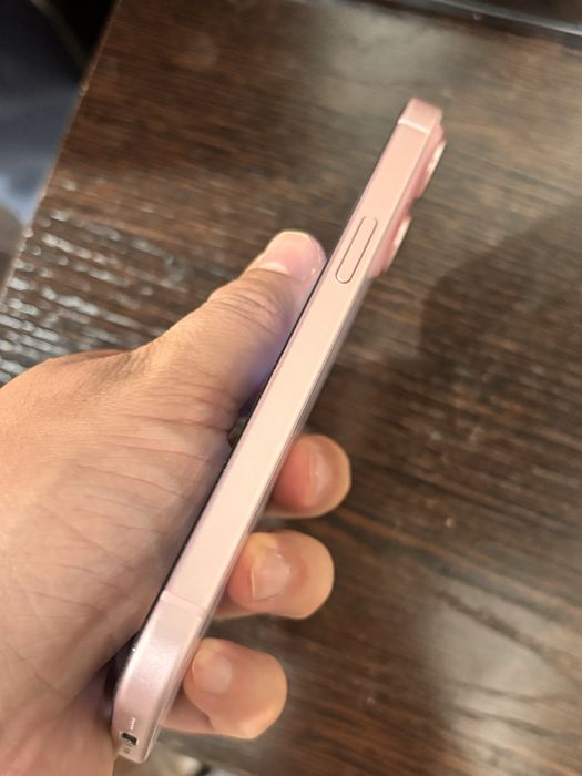 Iphone 15 розовый
