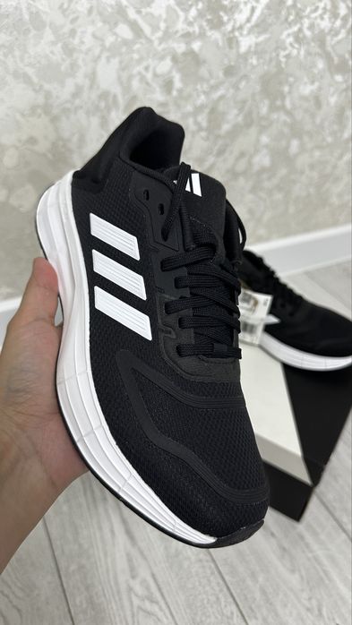 Продам кроссовки adidas
