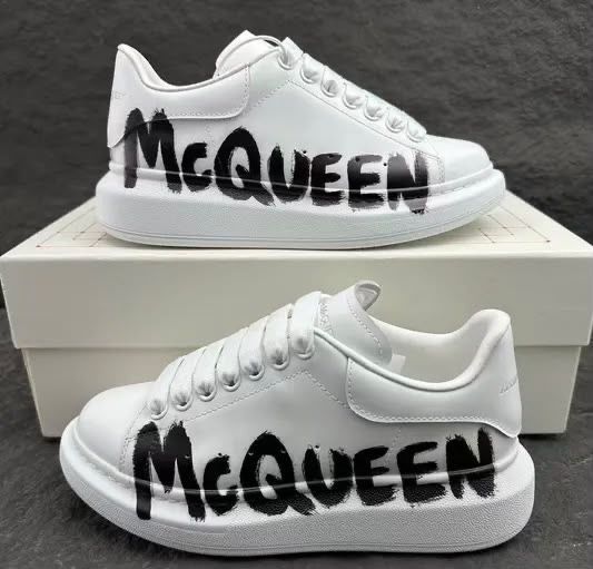 Adidasi Mc Queen