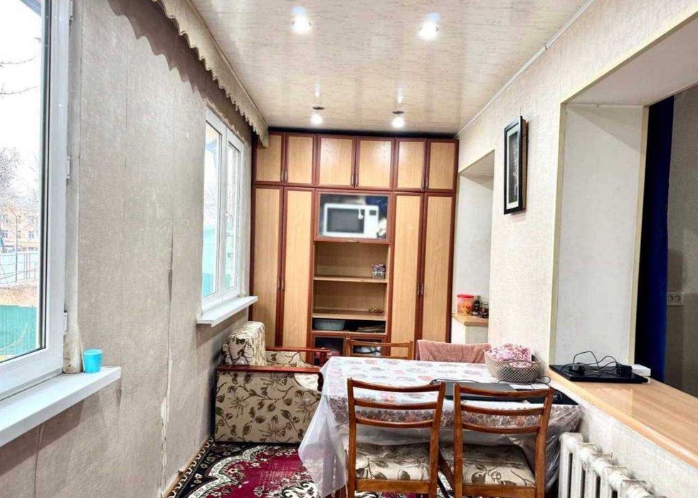 Новомосковская 80м2 77-Серия Кирпичный Бон Кафе