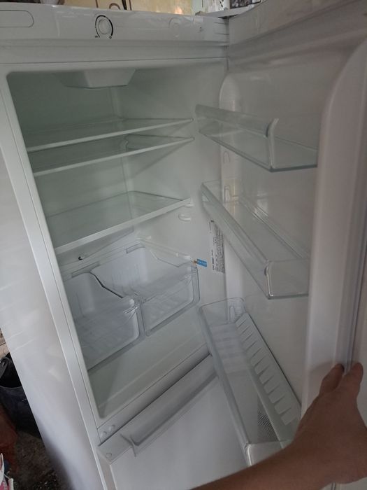 Почти новый холодильник