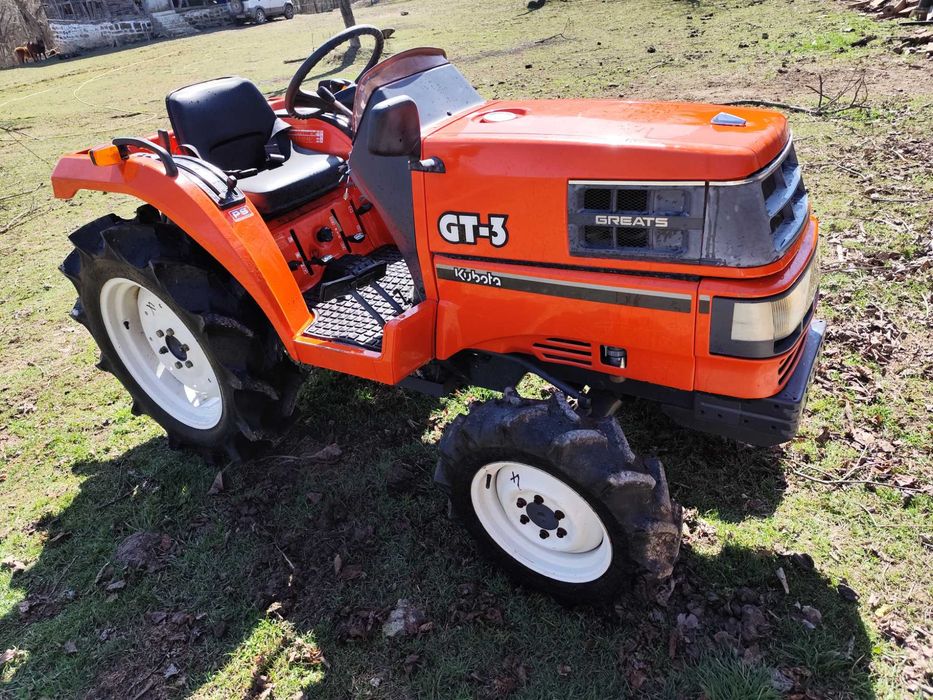 Трактор Kubota GT3 4х4 23 к.с. с мулчираща косачка и теглич