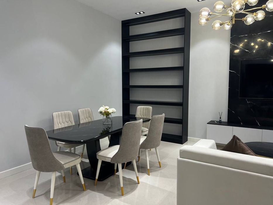 Mirabad Avenue glamour