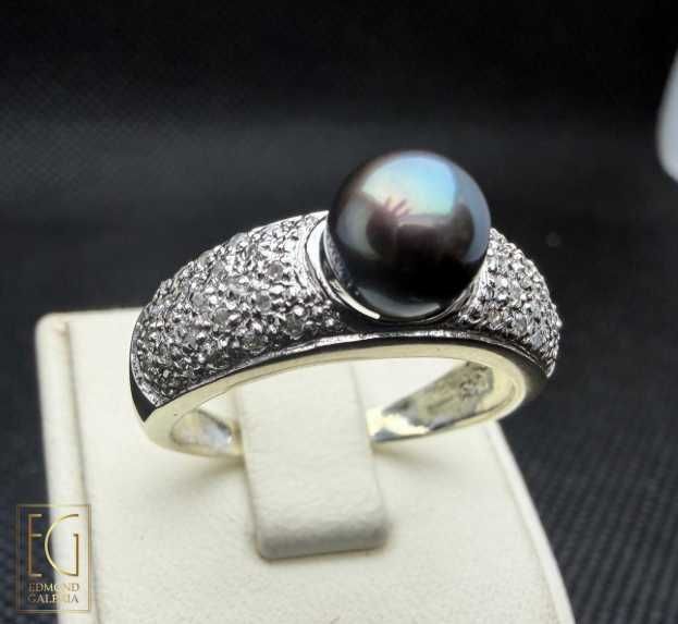 Inel din aur, decorat cu diamante și perlă Tahiti