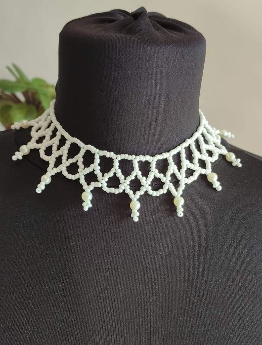 Gulere și coliere din mărgele și coreset