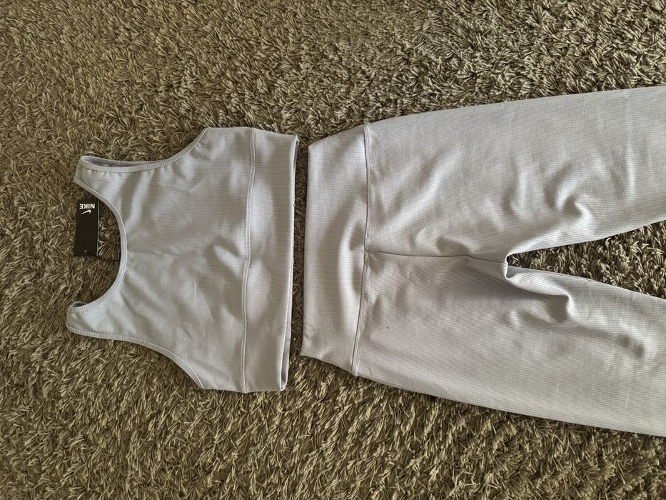 Дамски екипи Nike рипс