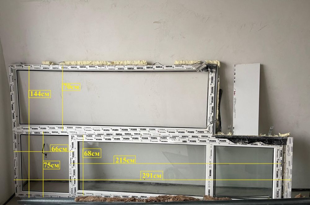 Пластиковая дверь с окном б/у