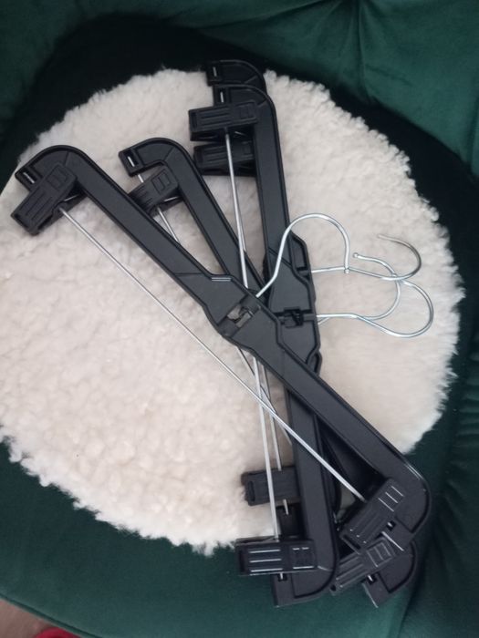 Vând umerase cu clips  diferite modele