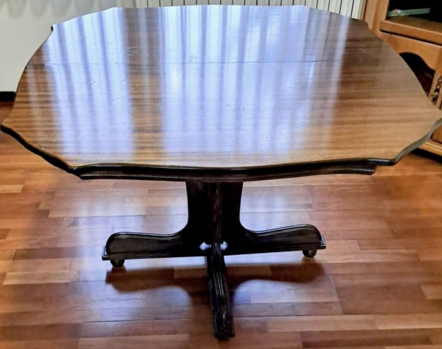 Разтегателна трапезна маса