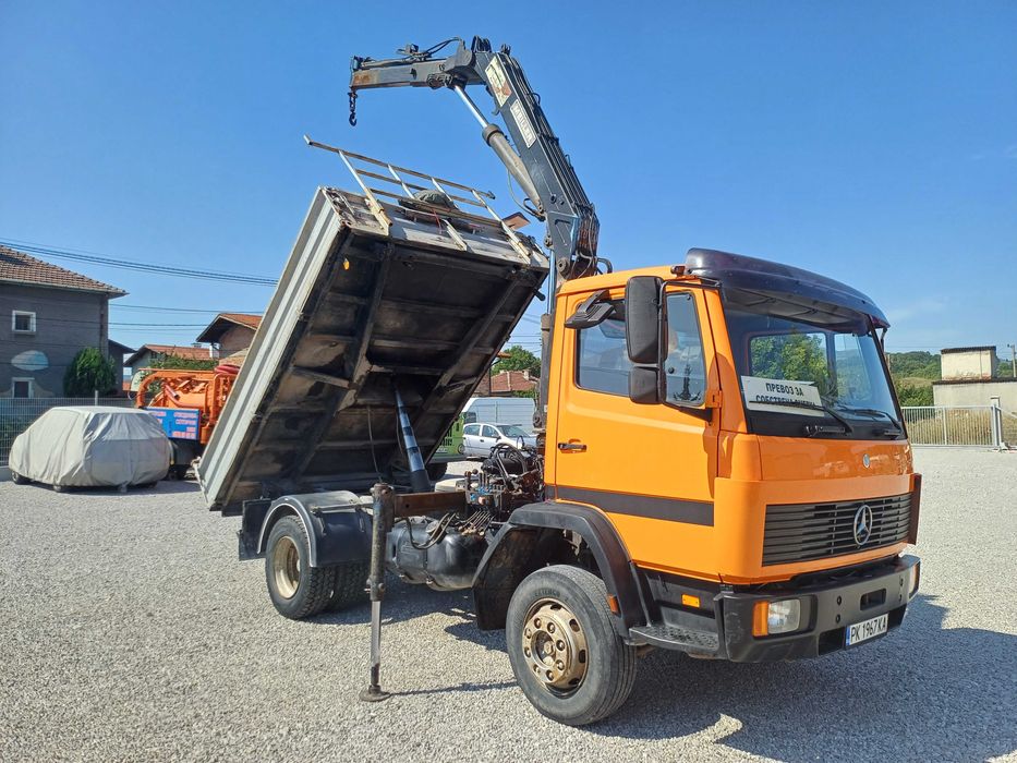 ПРОДАВА СЕ! Мерцедес 1117 тристранен самосвал с кран